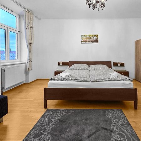 Spacious Three-Bedroom, Three King-Size Beds Wien Eksteriør bilde