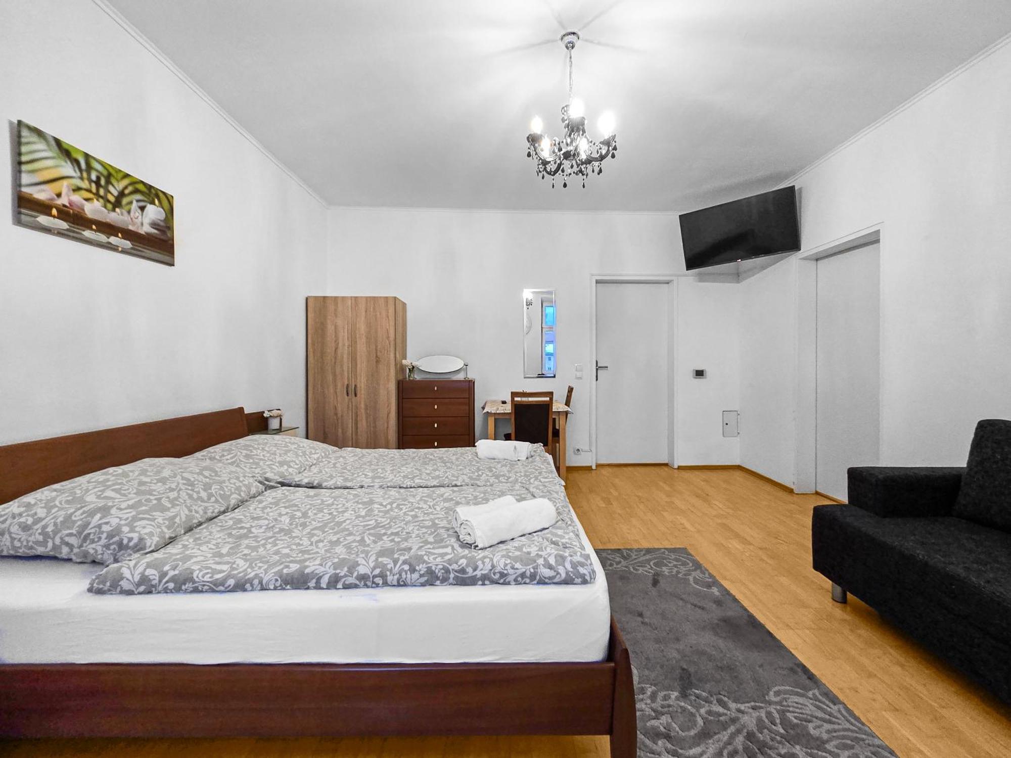 Spacious Three-Bedroom, Three King-Size Beds Wien Eksteriør bilde