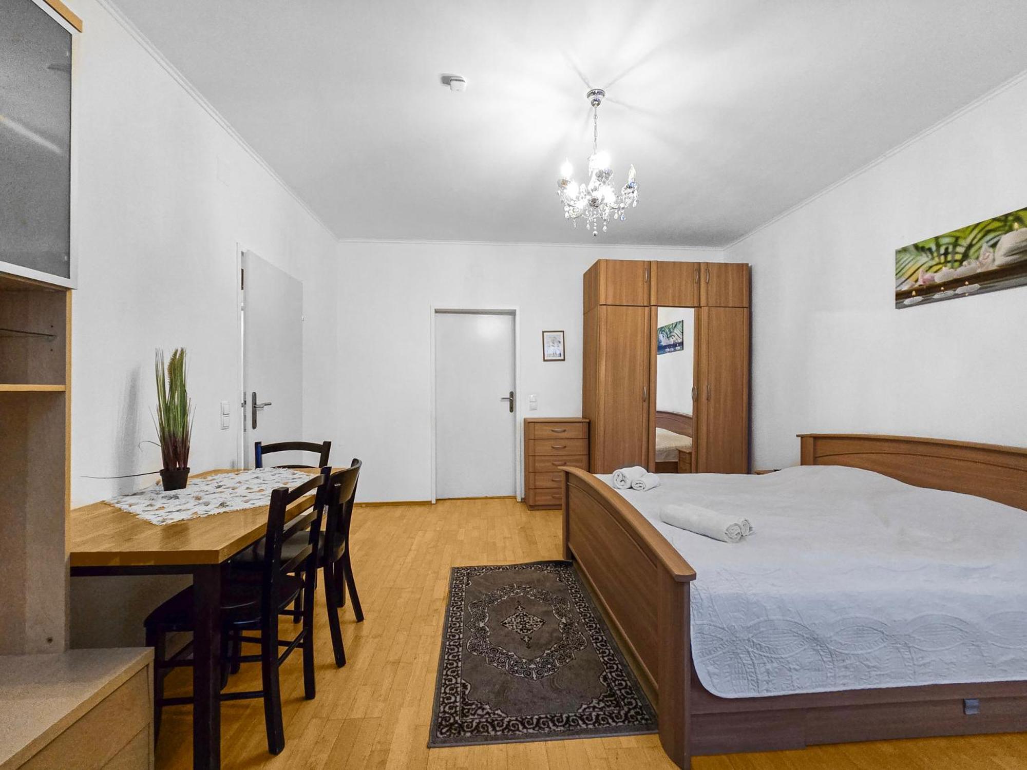 Spacious Three-Bedroom, Three King-Size Beds Wien Eksteriør bilde