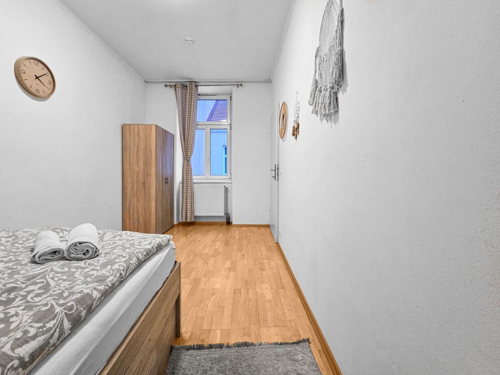Spacious Three-Bedroom, Three King-Size Beds Wien Eksteriør bilde