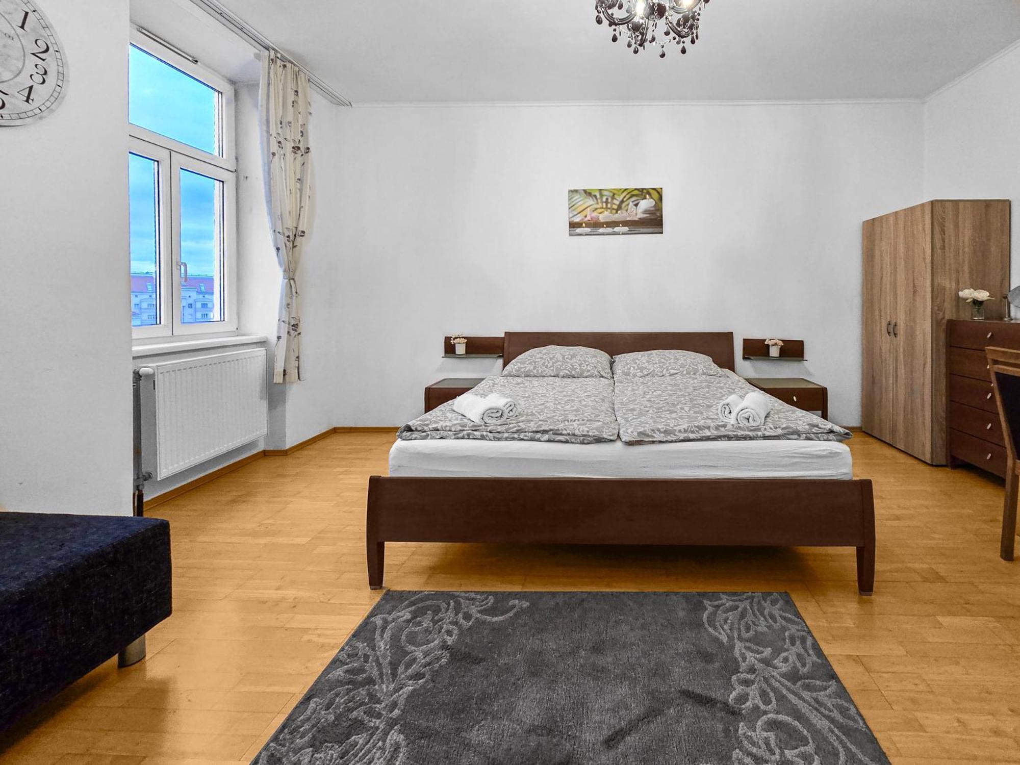 Spacious Three-Bedroom, Three King-Size Beds Wien Eksteriør bilde